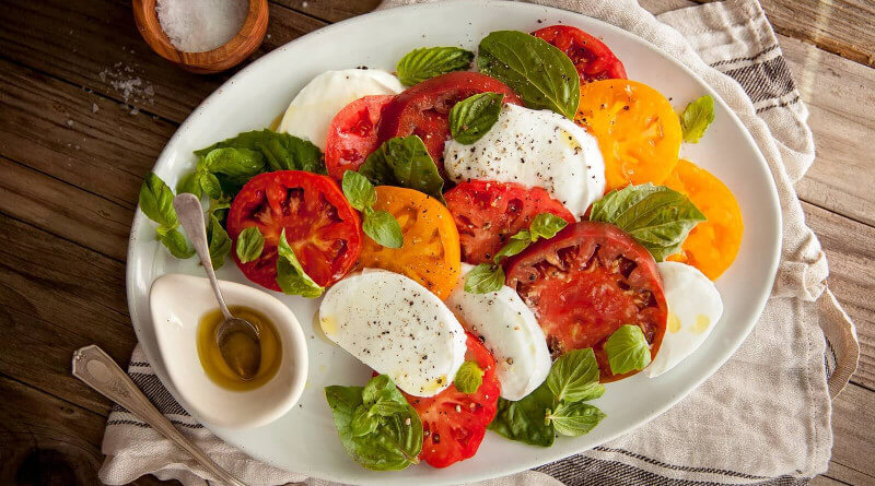 Caprese salát